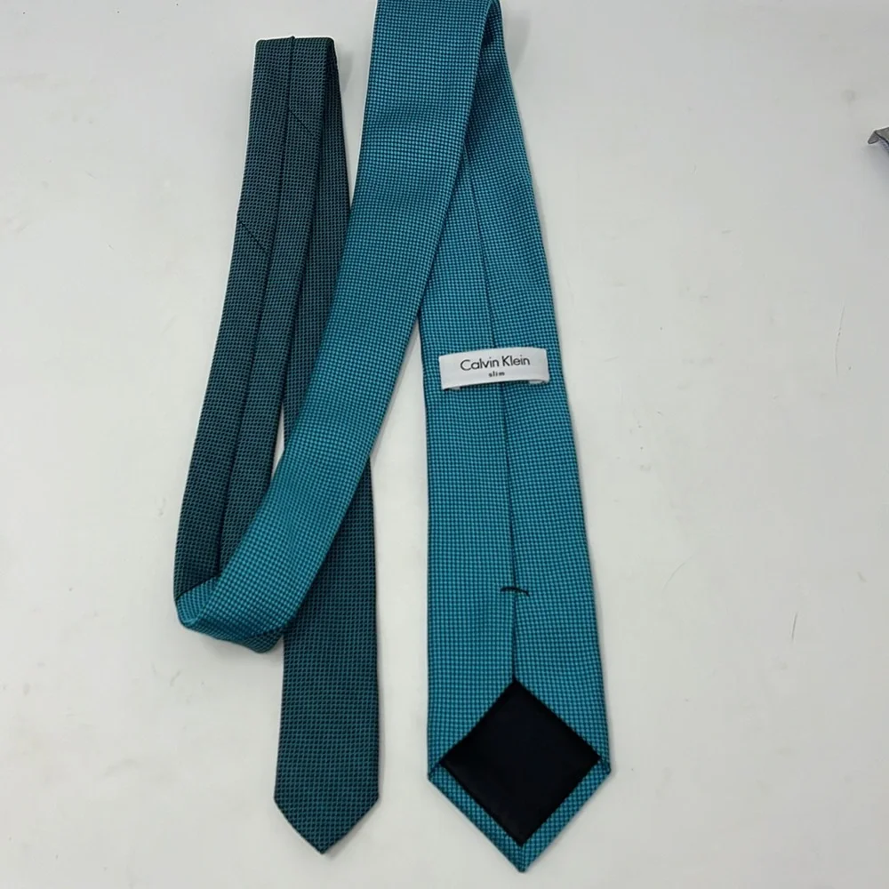 Calvin Klein slim blue tie